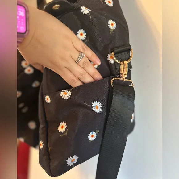 Women’s Daisy Black weekend Duffel Bag - Picture 2 of 8